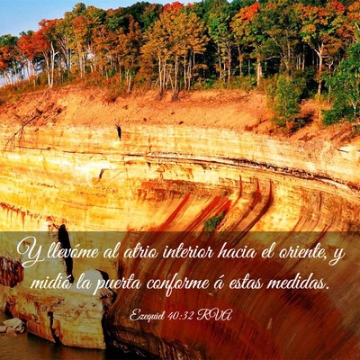 Picture 03 - Ezequiel 40:32 RVA - Y llevóme al atrio interior hacia el oriente, y - Bible Verse Picture