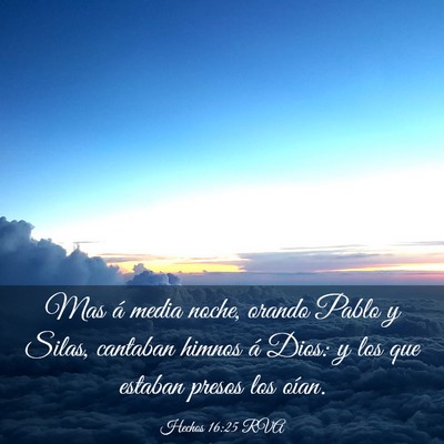 Picture 03 - Hechos 16:25 RVA - Mas á media noche, orando Pablo y Silas, - Bible Verse Picture