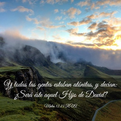 Picture 03 - Mateo 12:23 RVA - Y todas las gentes estaban atónitas, y decían: - Bible Verse Picture